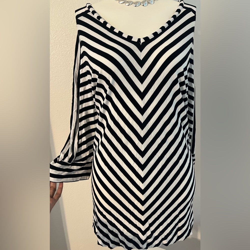 Cute Black and white Chevron blouse.  Size 1X
